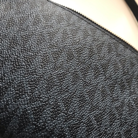 MICHAEL KORS Fulton Wristlet Navy Blue - Picture 5 of 5